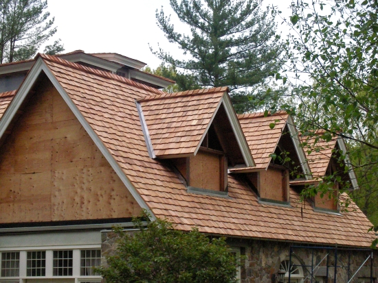 AZ Best Roofing self-sustainable cedar handsplit shakes roofing Redding CT